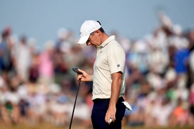 Putting woes have McIlroy trailing by 7 shots